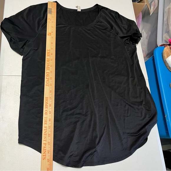 Lululemon Black Split Back Flyaway Tee Shirt T-Shirt Size 8 R2 - Picture 4 of 6